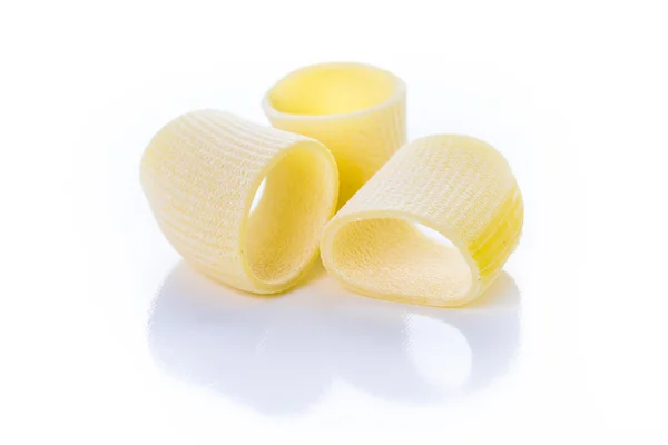 Organic yellow large pasta rings — Stock Photo, Image