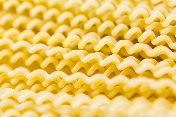 Luomu keltainen pitkä pasta spiraalit — kuvapankkivalokuva