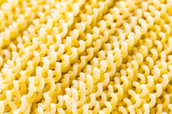 Organische lange gelbe Nudelspiralen — Stockfoto
