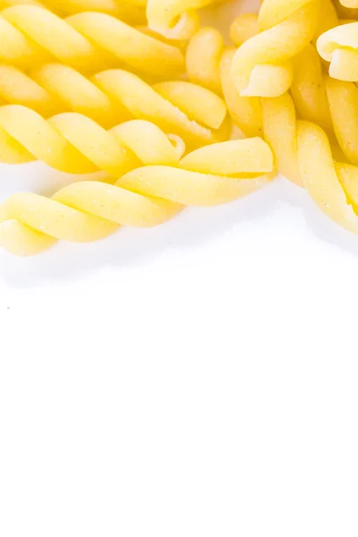 Органическая желтая гемелли-макароны — стоковое фото