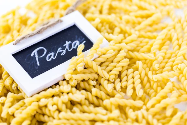 Ekologisk gul gemelli pasta — Stockfoto