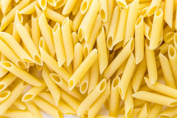 Ekologisk gul rigate pasta — Stockfoto