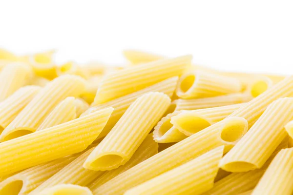 Ekologisk gul rigate pasta — Stockfoto