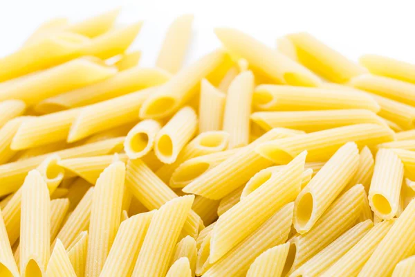 Ekologisk gul rigate pasta — Stockfoto