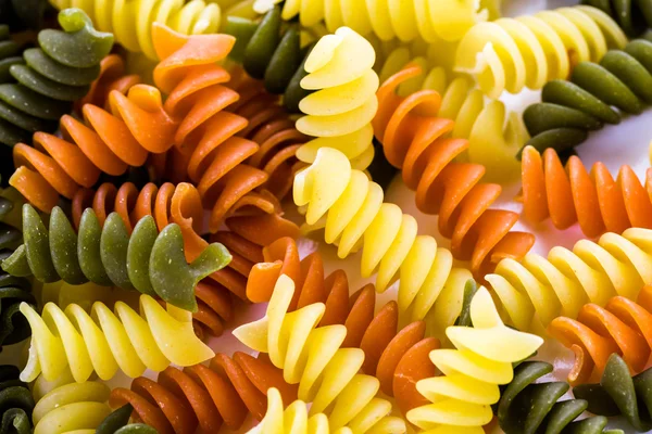 Органические сухие макароны — стоковое фото