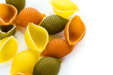 Çok renkli kabuk makarna