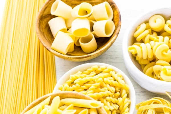 Variedad de pasta seca amarilla —  Fotos de Stock