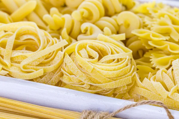 Verschiedene Arten trockener Pasta — Stockfoto