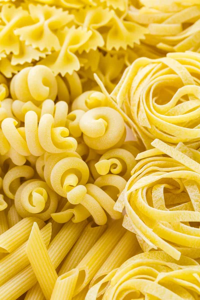 Verschiedene Arten trockener Pasta — Stockfoto