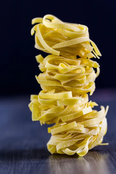 Bio-Fettuccine-Nester Pasta — Stockfoto