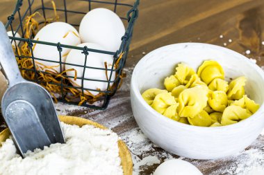 Peynirli tortellini yapma
