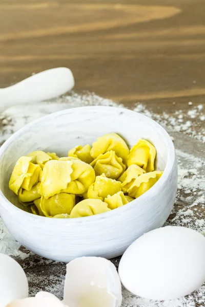 Herstellung von Käse-Tortellini — Stockfoto