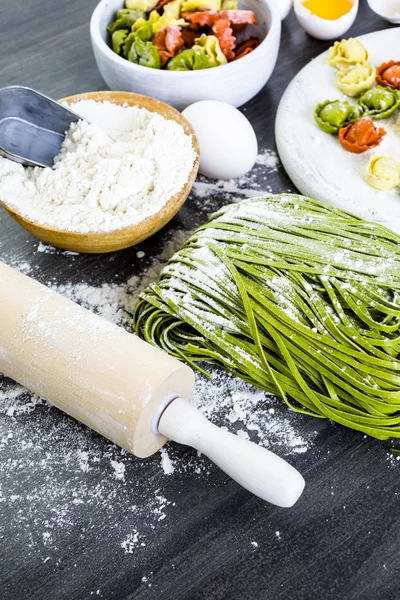 Homemade linguine pasta — Stock Photo, Image