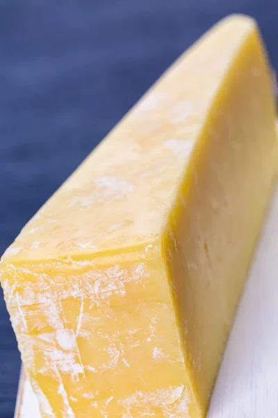Rebanada de queso parmesano — Foto de Stock