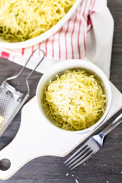 Koken organische pasta — Stockfoto