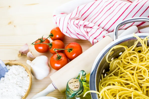 Приготування спагетті органічні — стокове фото