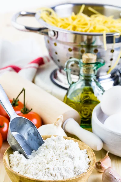 Matlagning ekologisk spaghetti — Stockfoto