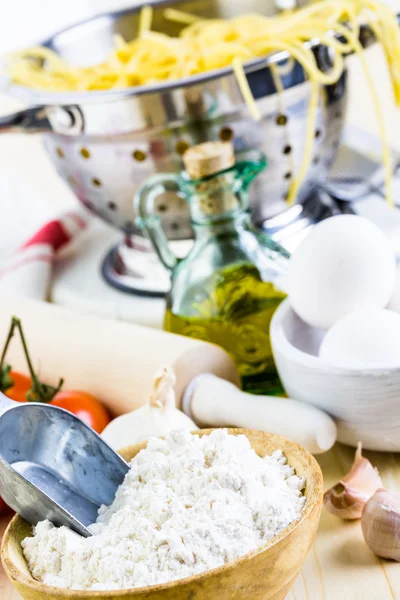 Matlagning ekologisk spaghetti — Stockfoto