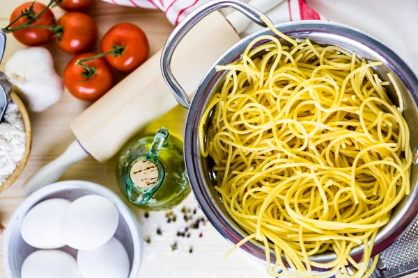 Cuisson de spaghettis biologiques — Photo