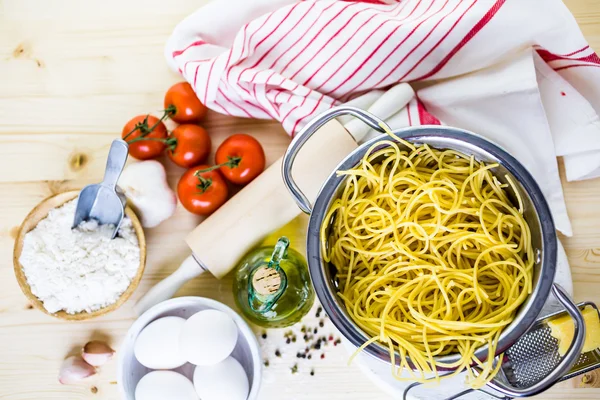 Cuisson de spaghettis biologiques — Photo