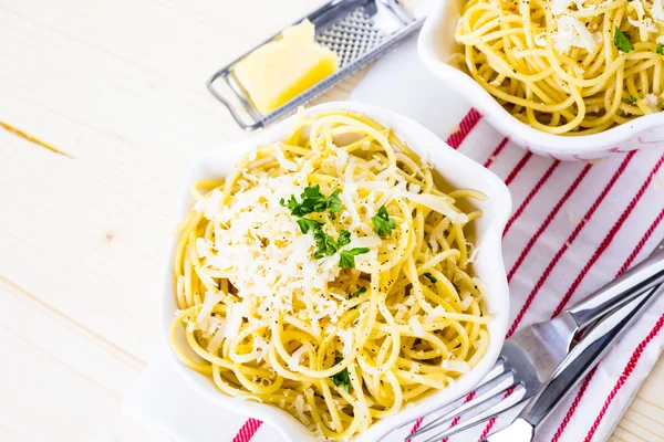 Cheese and pepper spaghetti — Stock Photo, Image