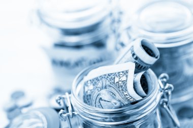 Cam kavanoza para tasarrufu