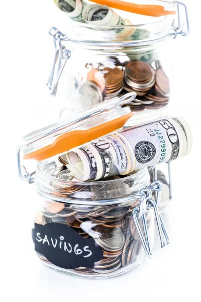 Geld besparen in glazen pot — Stockfoto