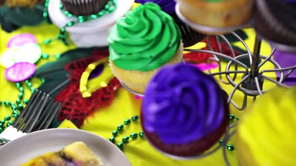 Cupcakes with colorful icing for Mardi Gras — Stock Video