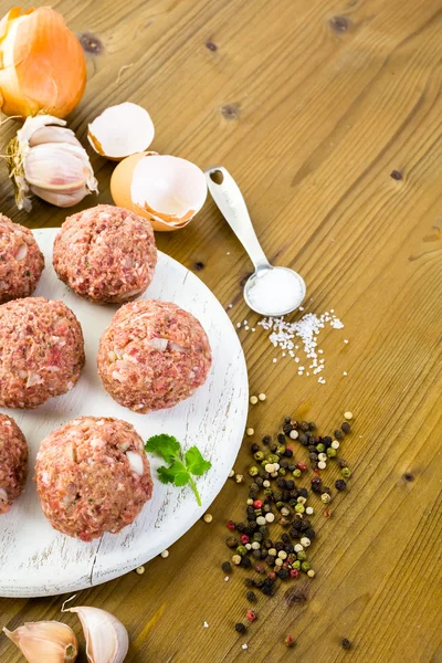 Cooking large homemade Italian meatballs — Stock Photo, Image