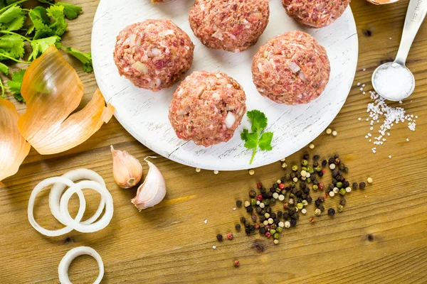 Cocinar grandes albóndigas italianas caseras —  Fotos de Stock