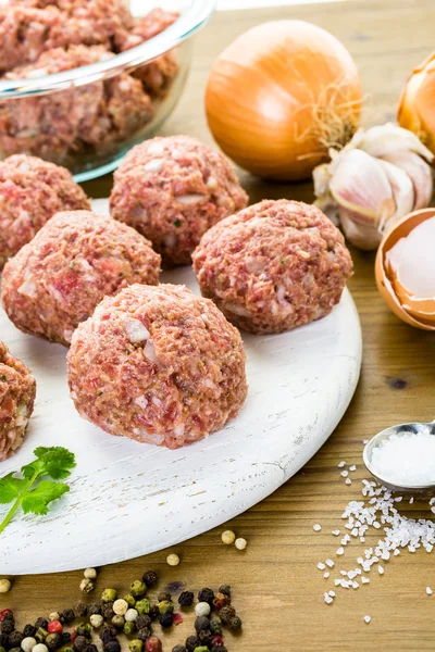 Cocinar grandes albóndigas italianas caseras —  Fotos de Stock