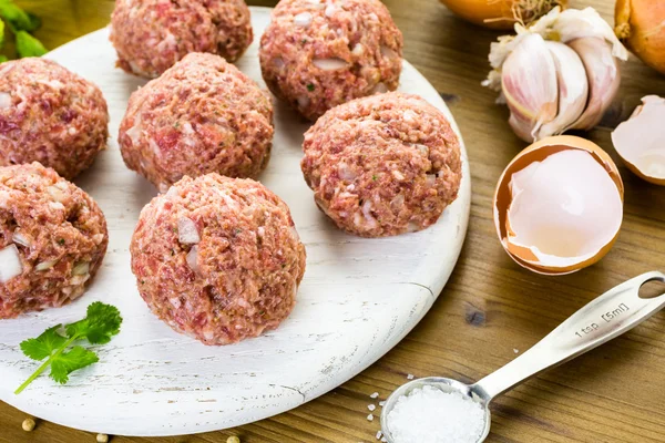 Cooking large homemade Italian meatballs — Stock Photo, Image
