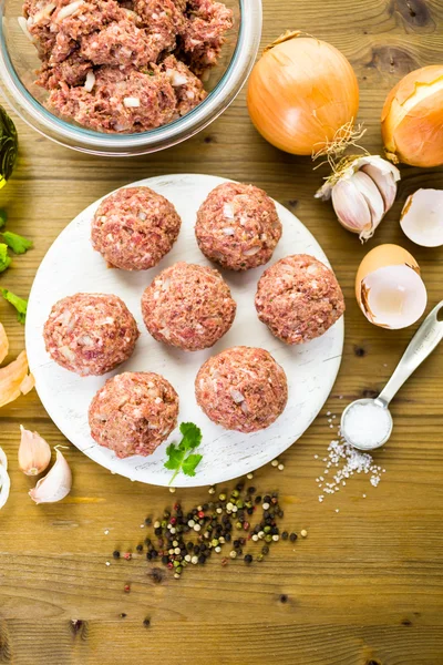 Cooking large homemade Italian meatballs — Stock Photo, Image