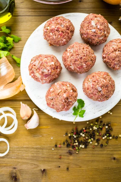 Cocinar grandes albóndigas italianas caseras —  Fotos de Stock