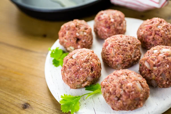 Cocinar grandes albóndigas italianas caseras —  Fotos de Stock