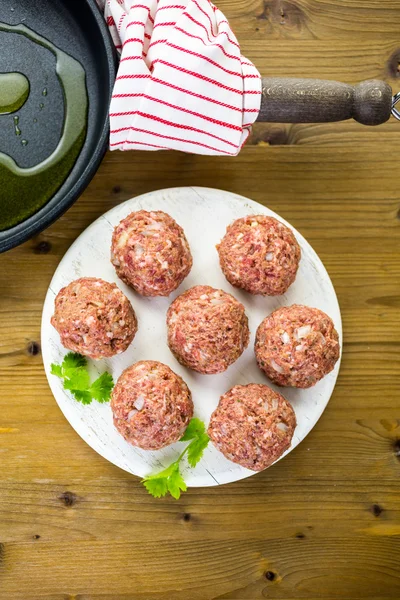 Cocinar grandes albóndigas italianas caseras —  Fotos de Stock