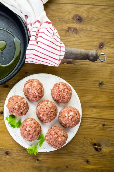 Cooking large homemade Italian meatballs — Stock Photo, Image