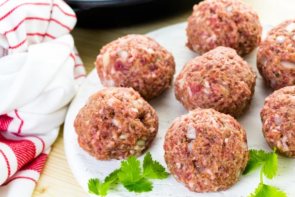 Cooking large homemade Italian meatballs — Stock Photo, Image