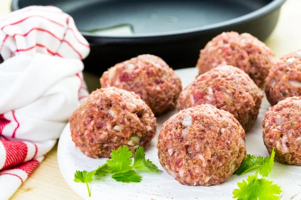 Cooking large homemade Italian meatballs — Stock Photo, Image