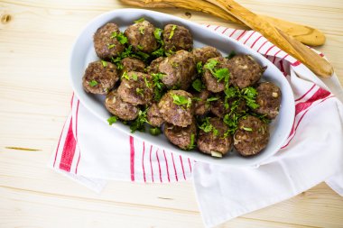 Büyük İtalyan köfte hizmet