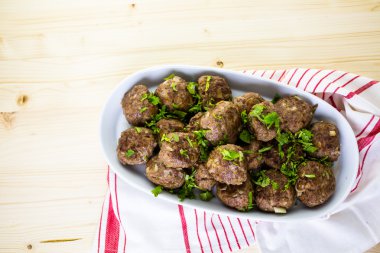 Büyük İtalyan köfte hizmet