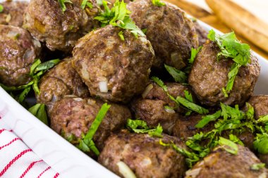Büyük İtalyan köfte hizmet