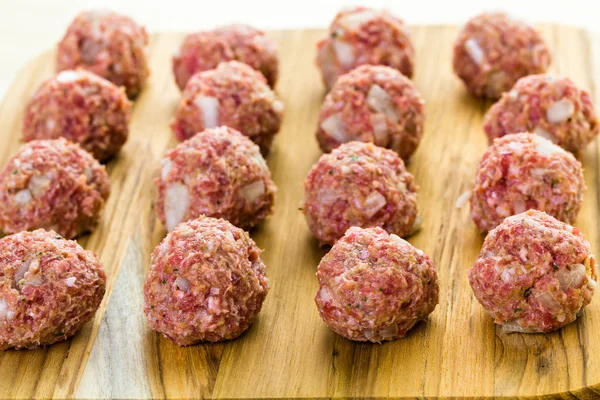 Raw Italian meatballs — Stock Photo, Image