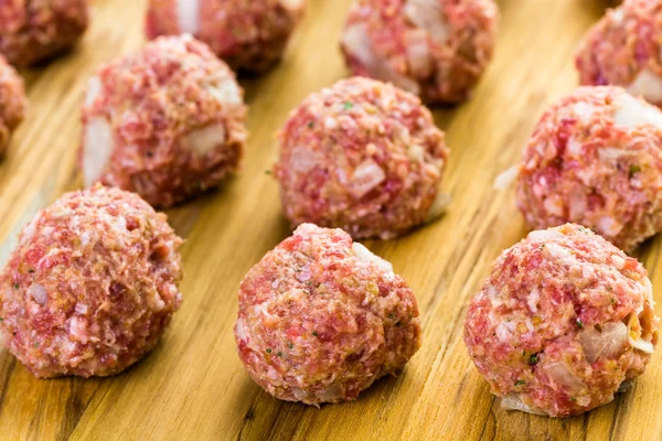 Raw Italian meatballs — Stock Photo, Image