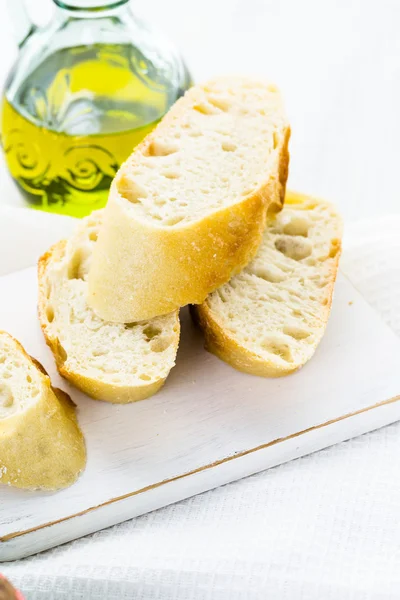 Baguette francese fresca affettata — Foto Stock