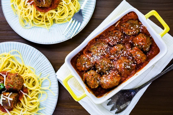 Hemlagade italienska köttbullar — Stockfoto