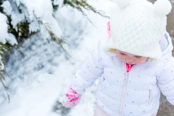 Baby girl and fresh snow — Stock Photo, Image