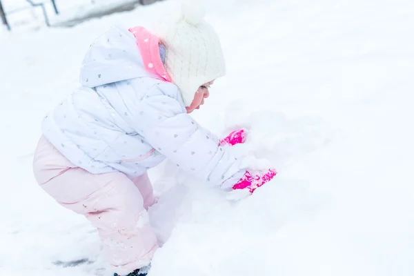 Baby girl and fresh snow — Stock Photo, Image