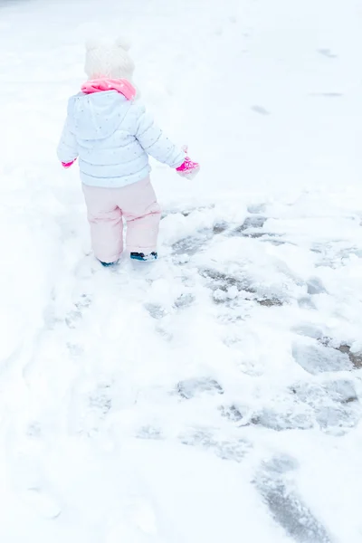 Baby girl and fresh snow — Stock Photo, Image