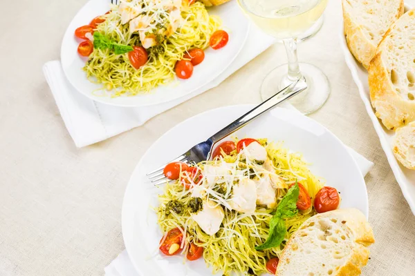 Homemade angel hair pasta with pesto sauce — Stock Photo, Image